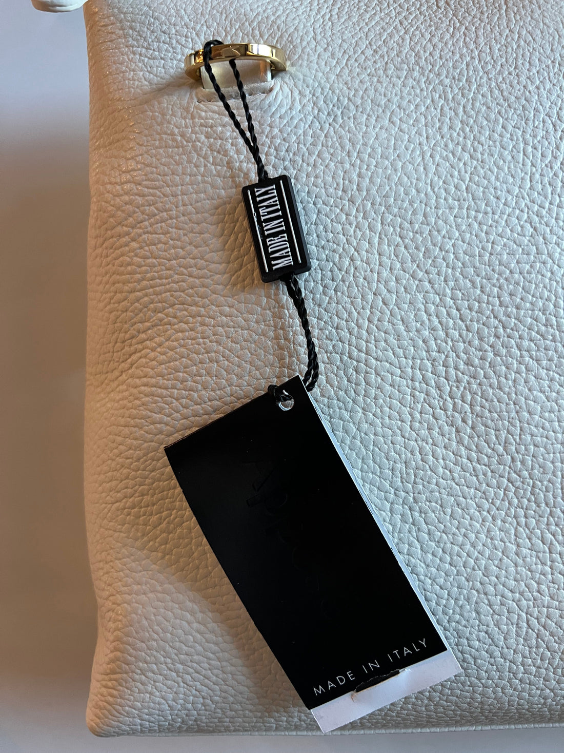 How to Tell if an Italian Leather Handbag Is Good Quality: A Buyer's Checklist